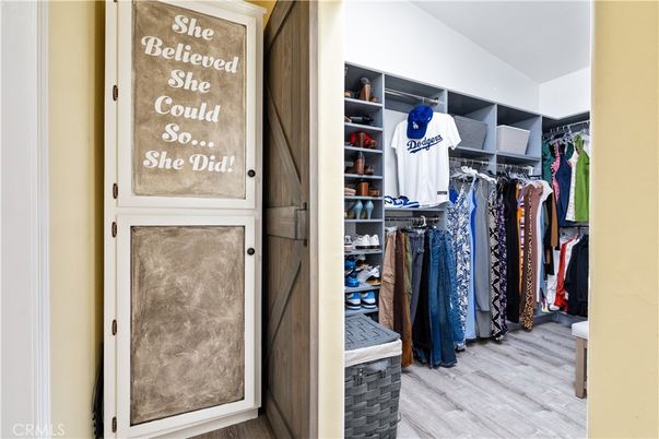 Interior, Walk-in Closets, Wood Texture Flooring