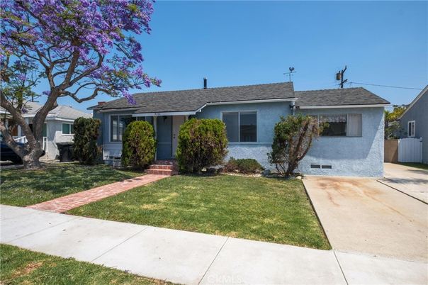 Backyard, Exterior, Facade, Ranch