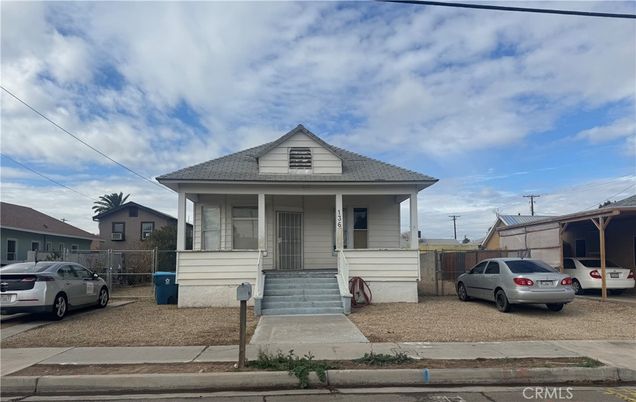 Exterior, Facade, American Foursquare