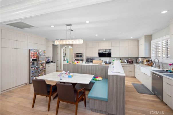 Dining room, Interior, Kitchen, Pendant Lights, Recessed Lighting, Stainless Steel Appliances, Wood Texture Flooring