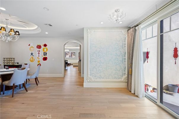 Chandelier, Dining room, Interior, Recessed Lighting, Wood Texture Flooring