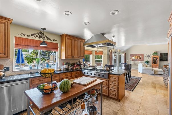 Dining room, Interior, Kitchen, Living room, Pendant Lights, Recessed Lighting, Stainless Steel Appliances