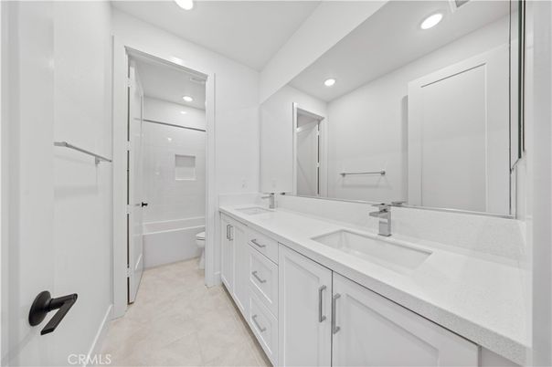 Bathroom, Dual Sink Vanities, Interior, Recessed Lighting