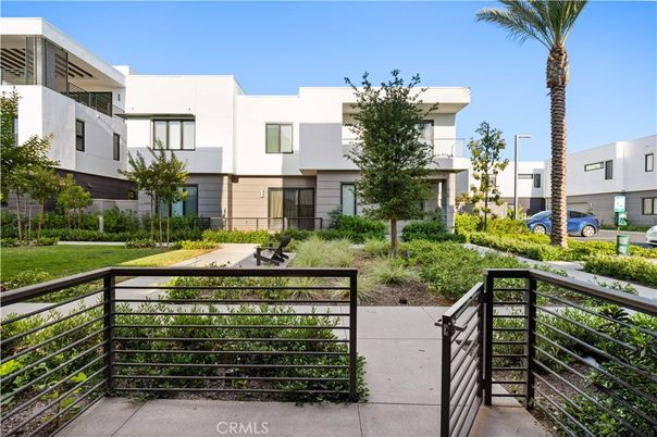 Backyard, Exterior, Facade, Modern