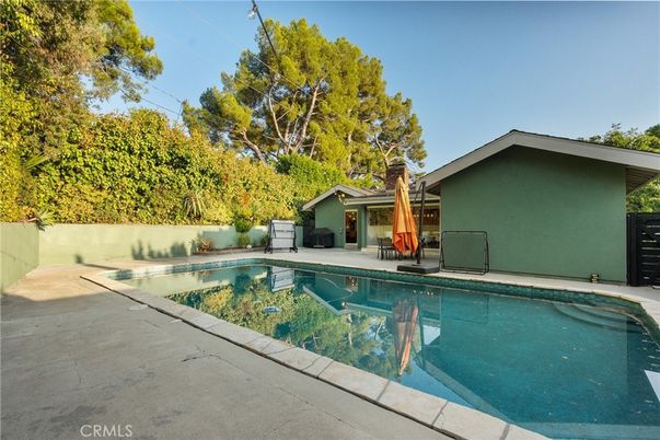 Exterior, Pool
