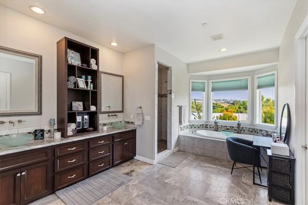 Bathroom, Dual Sink Vanities, Interior, Recessed Lighting