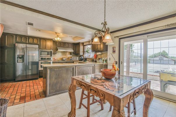 Dining room, Interior, Kitchen, Pendant Lights, Stainless Steel Appliances