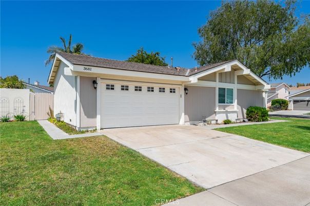 Attached, Exterior, Facade, Ranch