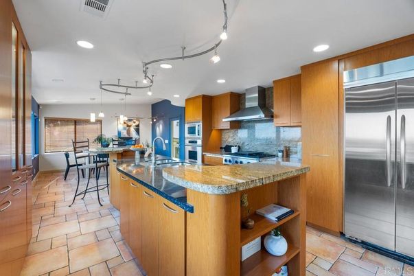 Dining room, Interior, Kitchen, Pendant Lights, Recessed Lighting, Stainless Steel Appliances