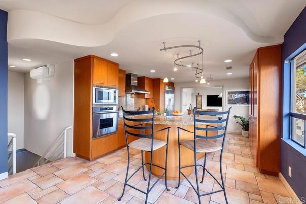 Dining room, Interior, Kitchen, Pendant Lights, Recessed Lighting, Stainless Steel Appliances