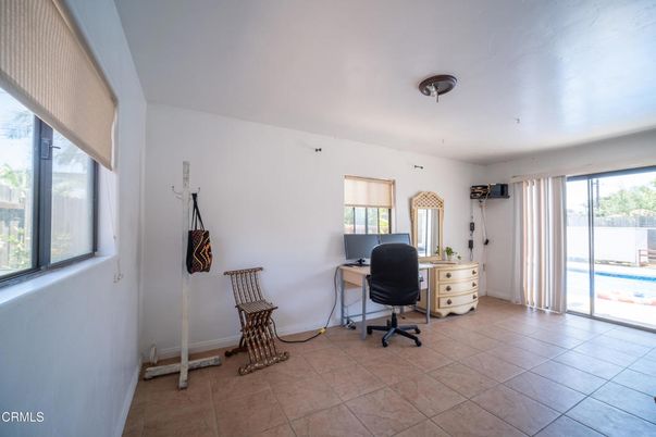 Home Office, Interior