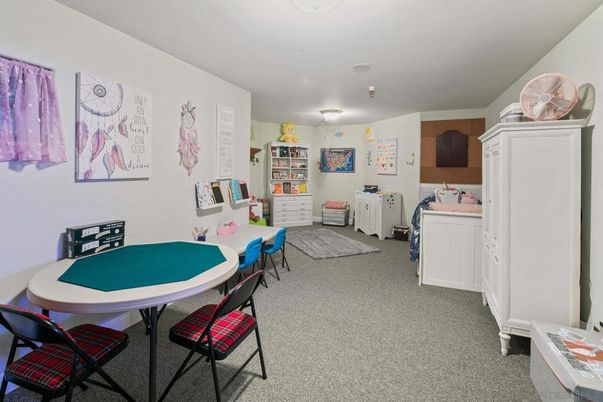 Game Room, Interior