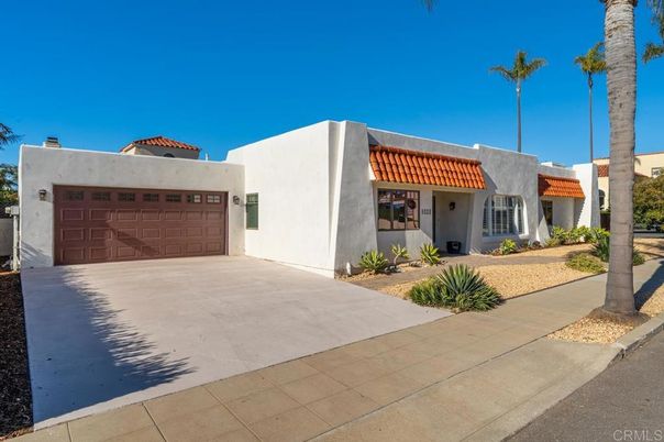Attached, Exterior, Facade, Spanish Mediterranean