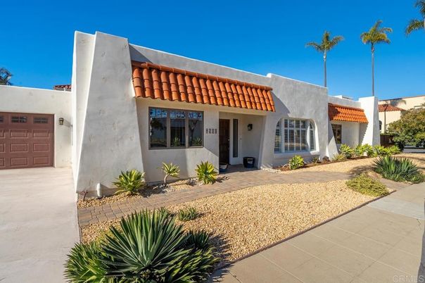 Attached, Exterior, Facade, Spanish Mediterranean
