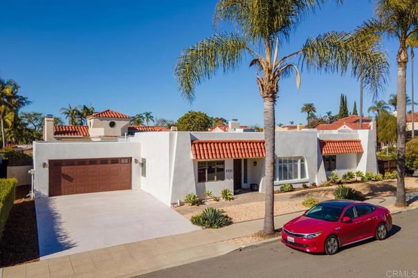 Attached, Exterior, Facade, Spanish Mediterranean