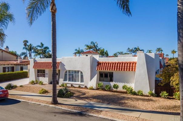 Exterior, Facade, Spanish Mediterranean