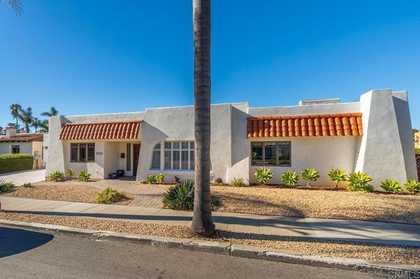 Exterior, Facade, Spanish Mediterranean