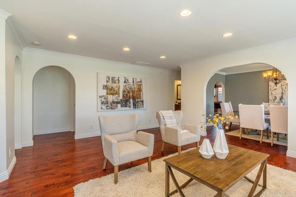 Chandelier, Dining room, Interior, Recessed Lighting, Wood Texture Flooring