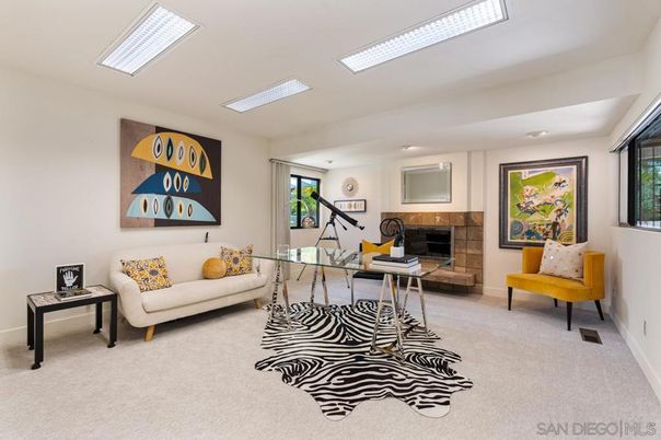 Home Office, Interior