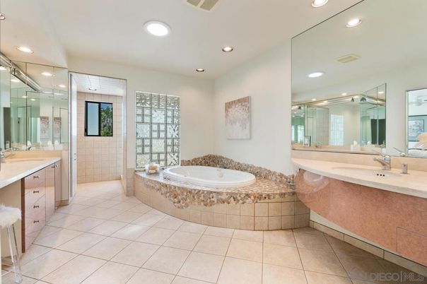 Bathroom, Dual Sink Vanities, Interior, Recessed Lighting