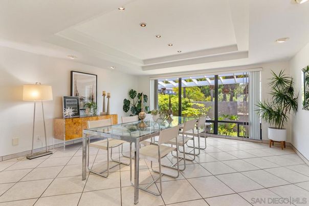 Dining room, Interior, Recessed Lighting