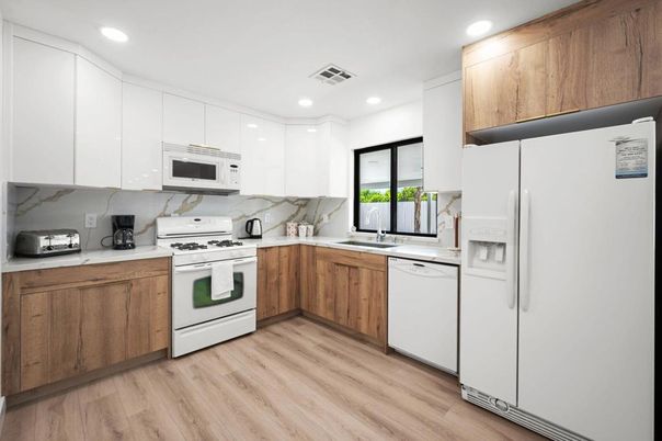 Interior, Kitchen, Recessed Lighting, Wood Texture Flooring