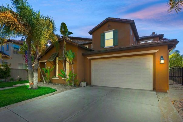 Attached, Exterior, Facade, Mediterranean