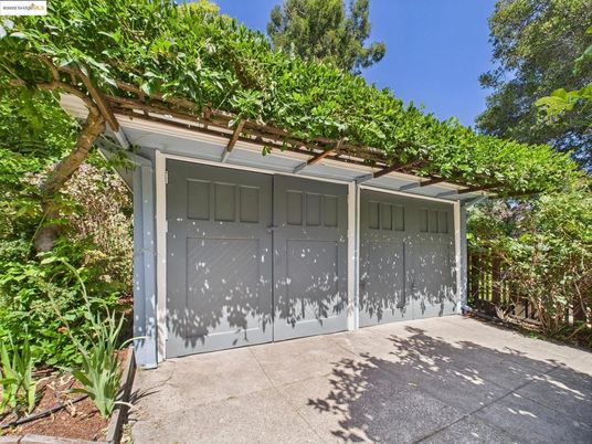 Detached Garage, Exterior