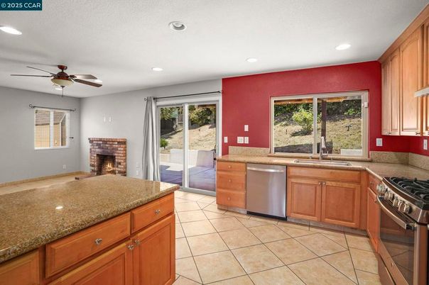 Fireplace, Interior, Kitchen, Recessed Lighting