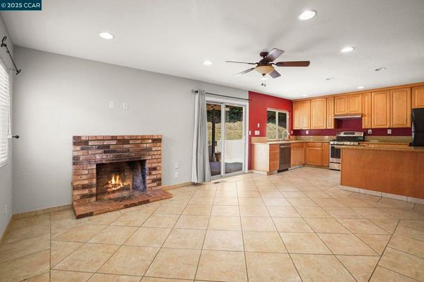 Fireplace, Interior, Kitchen, Recessed Lighting