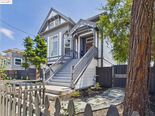 Exterior, Facade, Queen Anne Victorian