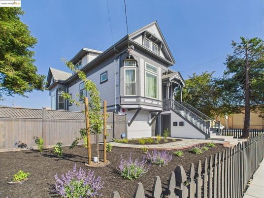 Exterior, Facade, Queen Anne Victorian