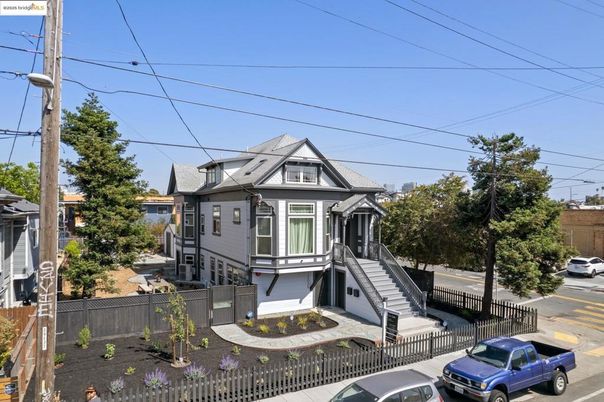 Exterior, Facade, Queen Anne Victorian