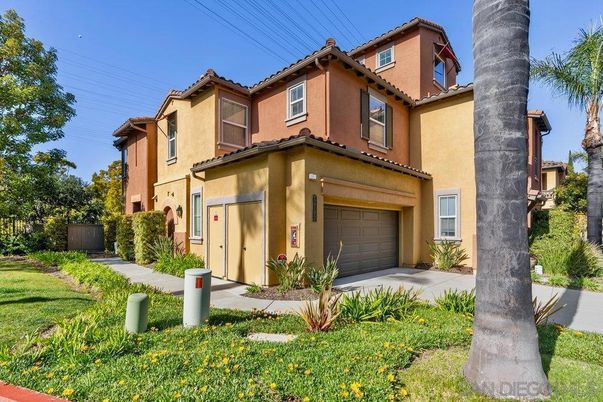 Attached, Exterior, Facade, Mediterranean