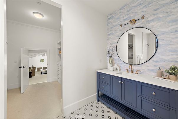 Bathroom, Dual Sink Vanities, Interior