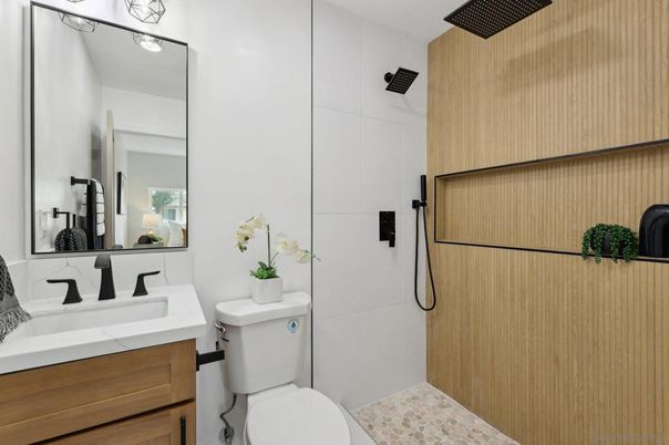 Bathroom, Interior, Tile Countertops