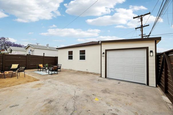 Detached Garage, Exterior