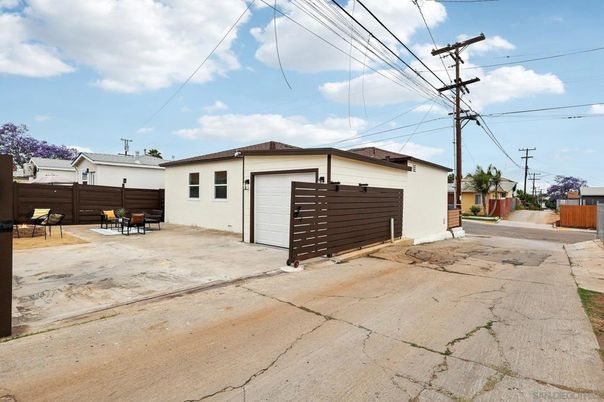 Detached Garage, Exterior