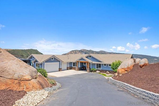 Attached, Exterior, Facade, Ranch
