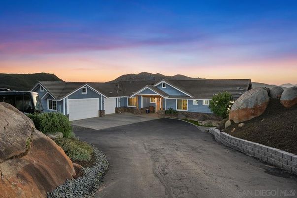 Attached, Exterior, Facade, Ranch
