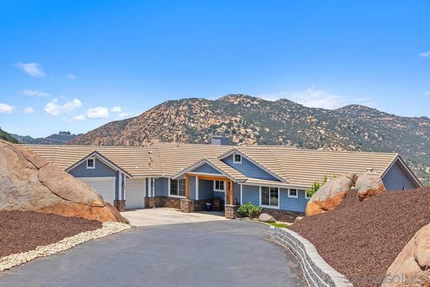 Attached, Exterior, Facade, Ranch