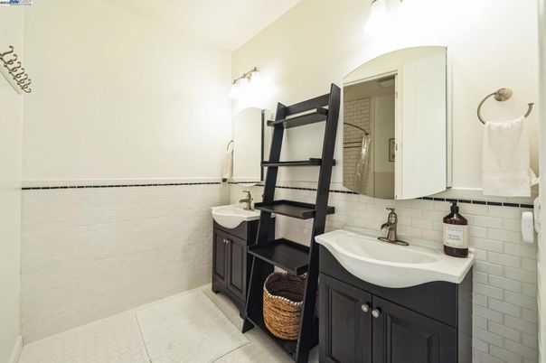 Bathroom, Dual Sink Vanities, Interior