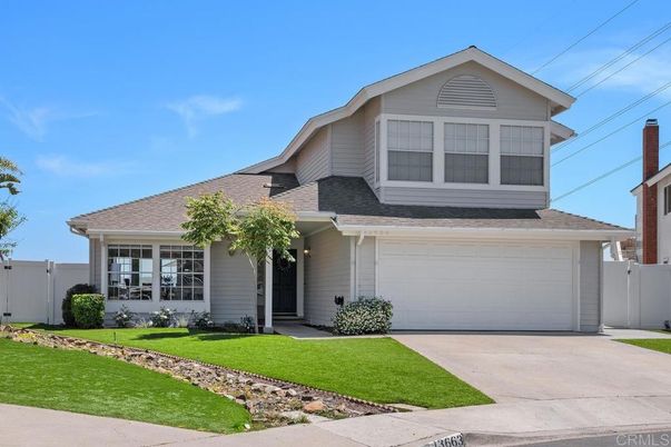 Attached, Exterior, Facade, American Craftsman