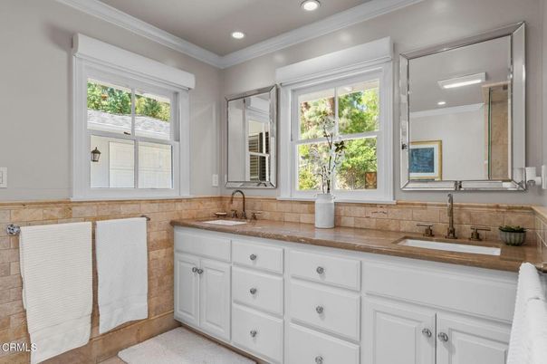 Bathroom, Dual Sink Vanities, Interior, Recessed Lighting