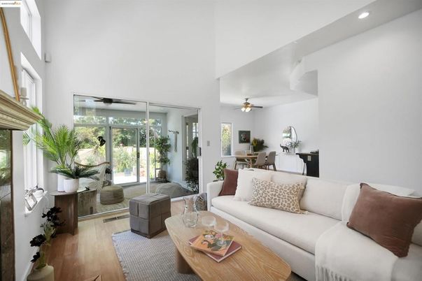 Dining room, Interior, Living room, Recessed Lighting, Wood Texture Flooring