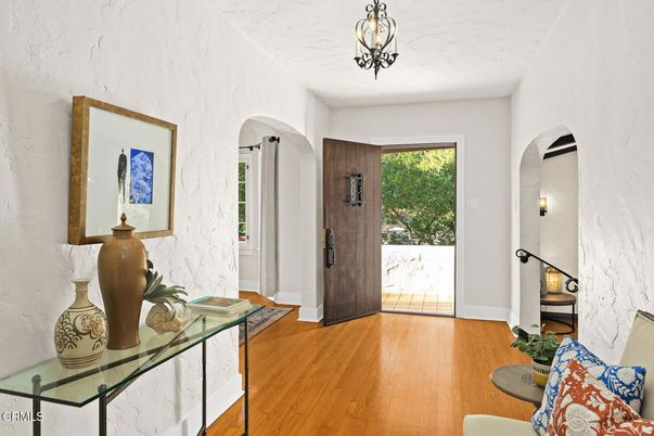Interior, Pendant Lights, Wood Texture Flooring
