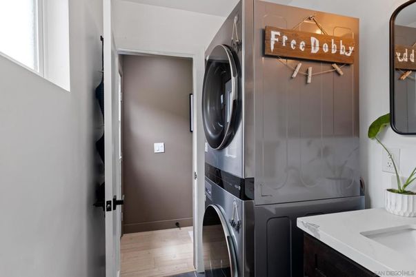 Interior, Utility Closets, Washer, Wood Texture Flooring