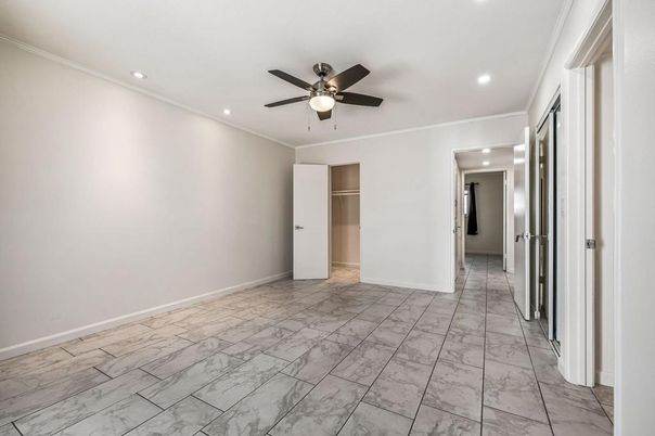 Empty room, Interior, Marble, Recessed Lighting