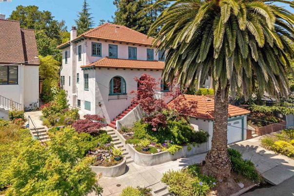 Attached, Exterior, Facade, Spanish Mediterranean