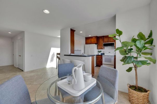 Dining room, Interior, Kitchen, Recessed Lighting